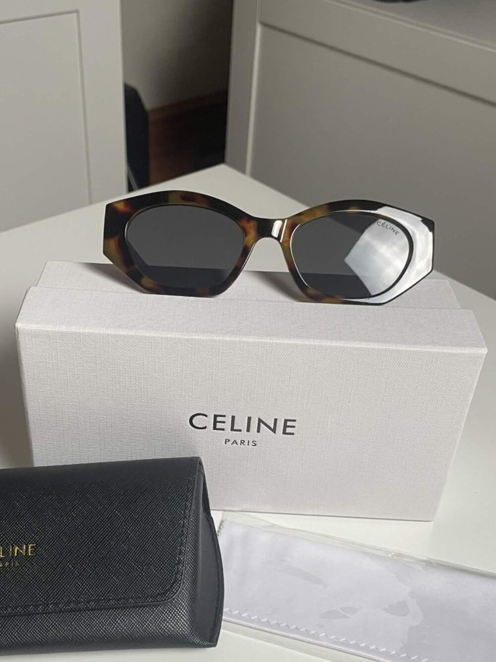 Celine Triomphe CL40238U Tortoise Sunglasses Brown Lenses Excellent Condition
